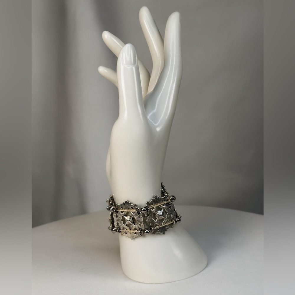 Women’s Vintage Elegant Silver and Purple Rhinestones Bracelet - Picture 4 of 5